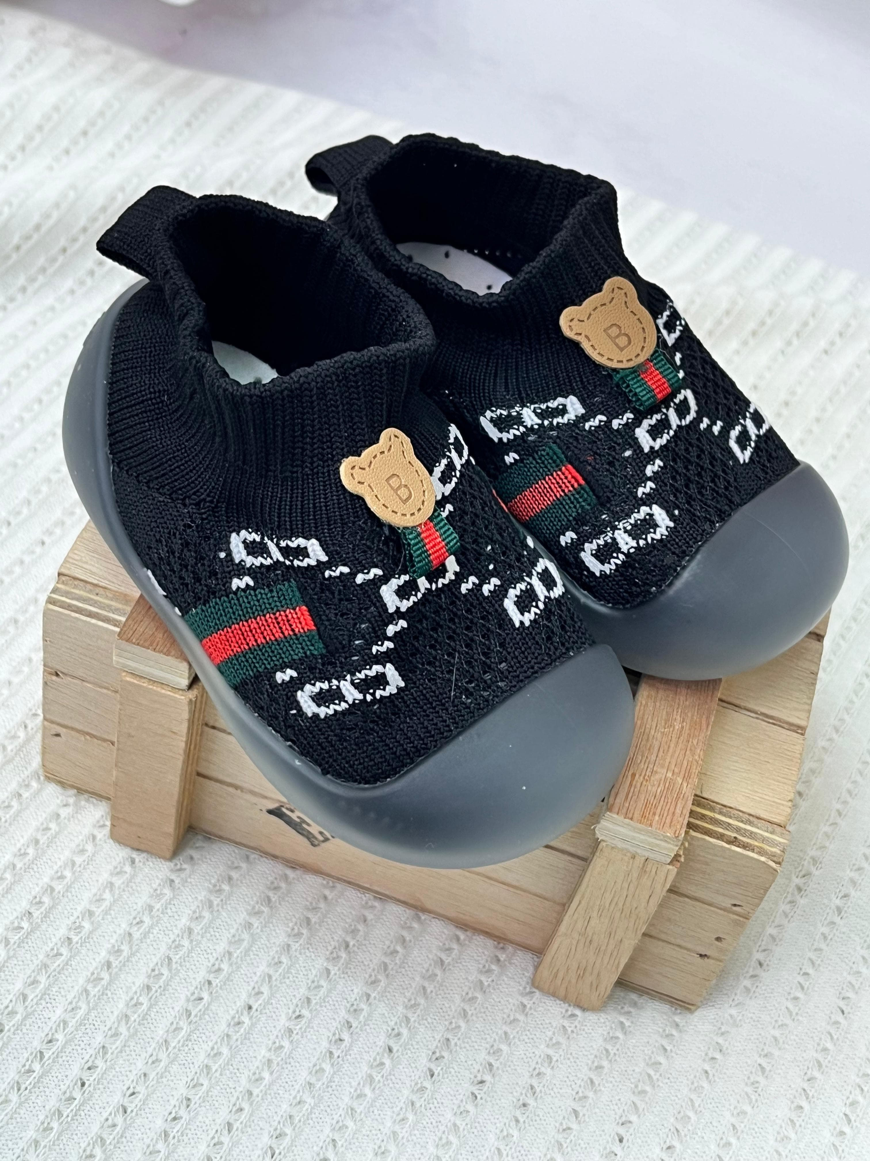 Vista 6 de MEDIA ZAPATO EN GOMA GUCCI - COLOR: BEIGE, TALLA: 18-19